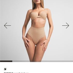 BRAND NEW ✨✨ SKIMS Seamless Sculpt MID WAIST Briefs in CLAY (XS) ❣️